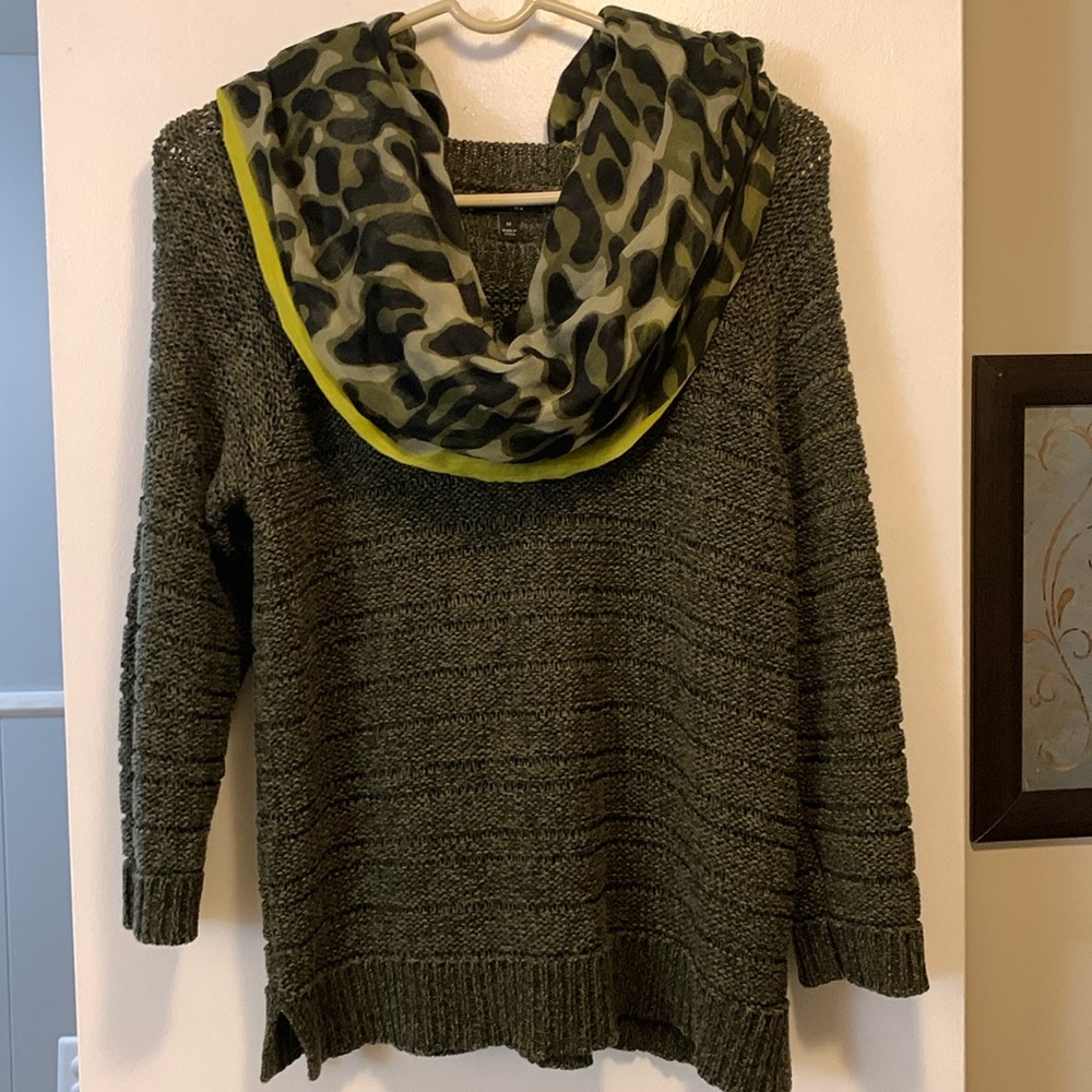 Women’s Apt. 9 Sweater with Scarf, Size Medium